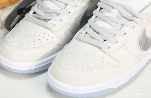 Low Family) and (Friends  Dunk FD8776-100 Nike White  Lobster SB 0704